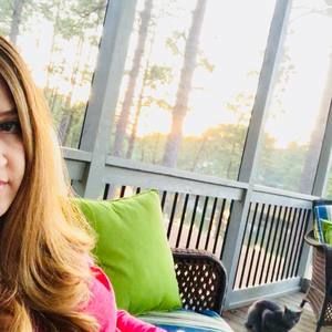 Meet your Posher, Lara